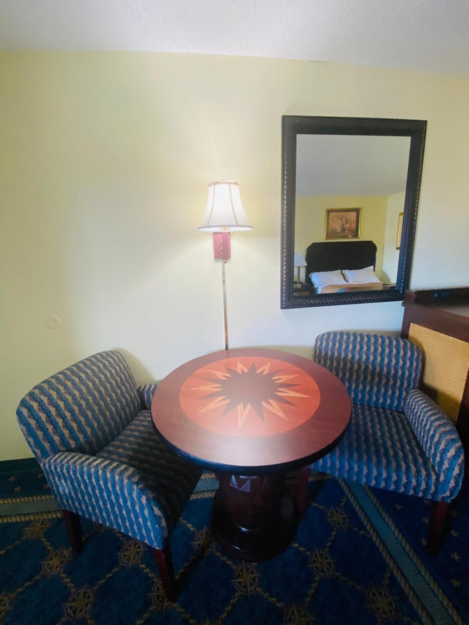 Motel Maple Leaf &