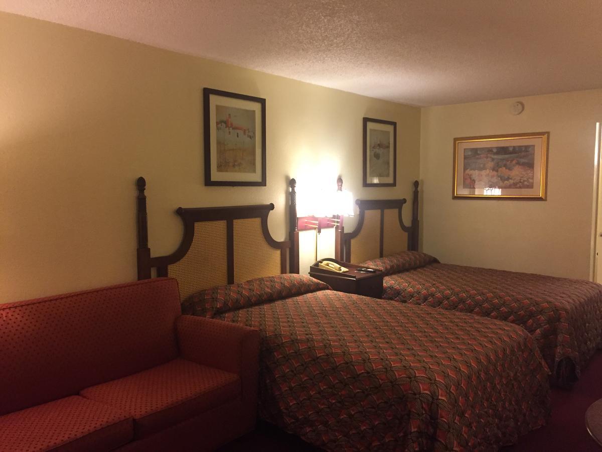 Motel Maple Leaf & 2*
