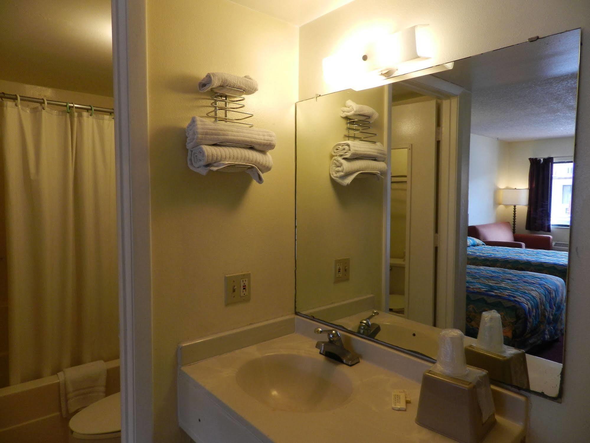 Motel Maple Leaf &